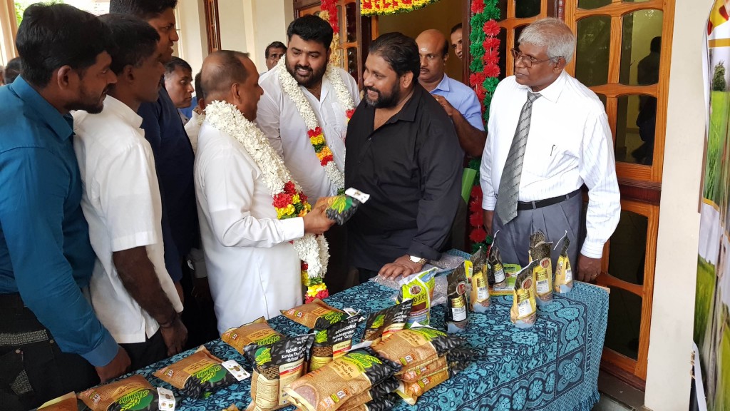 roshan perera-mahinda amaraweera-Angajan Ramamanthan-traditionan sri lankan rice-srilankanrice-akshtata