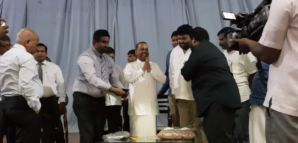 roshan perera-mahinda amaraweera-Angajan Ramamanthan-traditional sri lankan rice-srilankanrice-akshtata rice